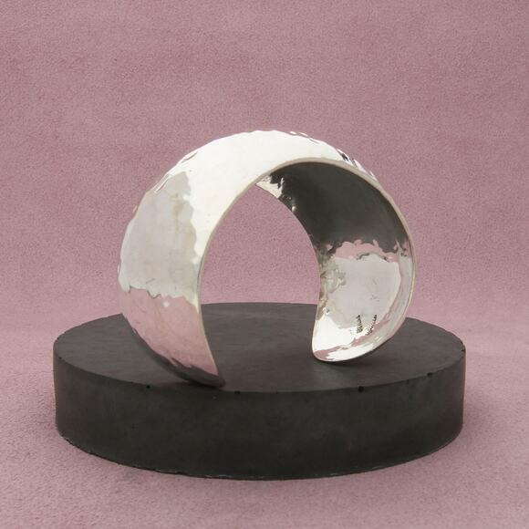 sterling silver vintage signed hammered statement cuff bracelet size 6.5in - Picture 2 of 3